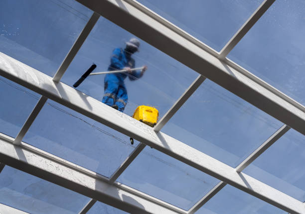Fensterreinigung bis 12 m Höhe – Sicher und streifenfrei mit Swiss-PS Reinigung